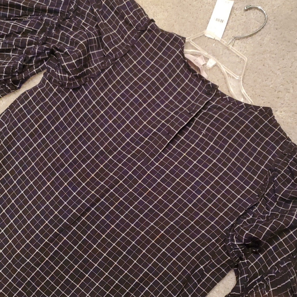 Fit and Flare Wide Sleeve Dramatic Top! - Picture 4 of 5